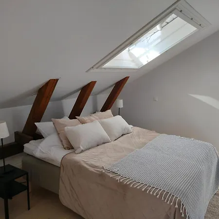 Station View Apartment *